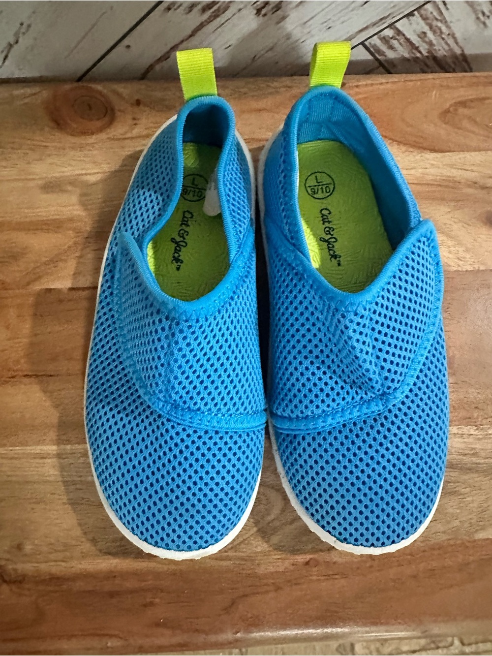 Cat & Jack Blue Mesh water shoes size